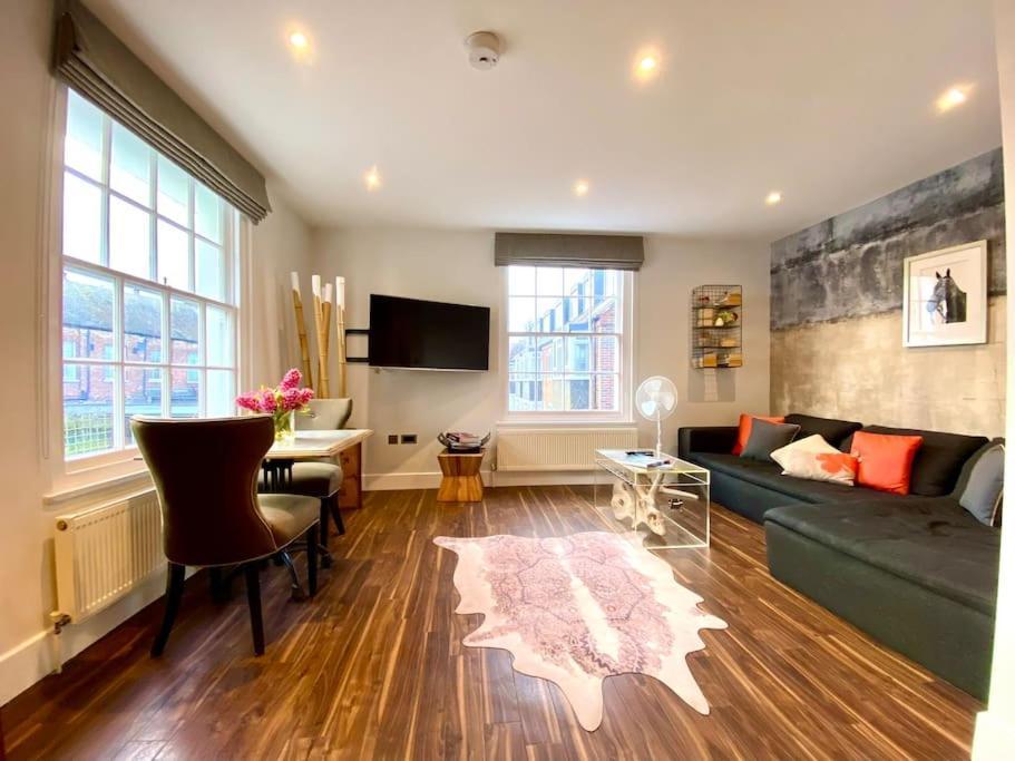 Stunning Little House On Poole Quay - Free Secure Parking & Wifi - In The Heart Of The Old Town - Great Location - Free Parking - Fast Wifi - Smart Tv - Newly Decorated - Sleeps 2! Close To Poole & Bournemouth & Sandbanks Eksteriør bilde
